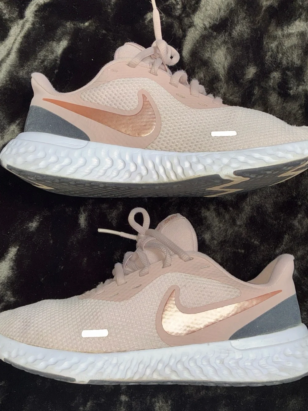 Nike Revolution 5 Womens 7 Running Shoes Pink Rose Gold BQ3207-600 Sneakers